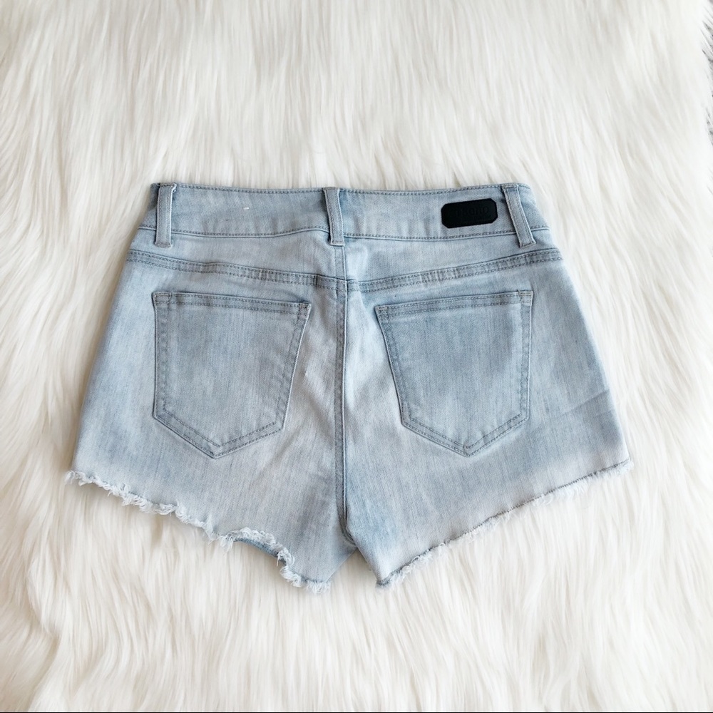 Light wash high waisted shorts - Picture 2 of 4